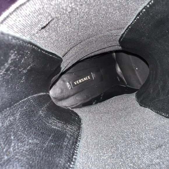 VERSACE🤩❤️‍🔥
Medusa Heeled Chelsea Boots - Picture 8 of 10